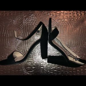 (EXCELLENT CONDITION) Open-Toed Heels (Suede)